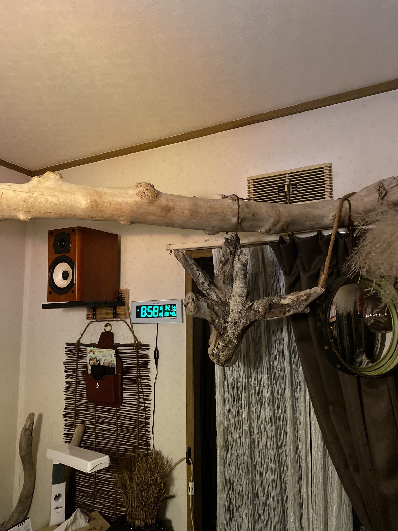 リキ Babymetalbaby アジアン系改造部屋 流木や布を使ってカーテンをアレンジ T Co Siyqs8xvsn Twitter