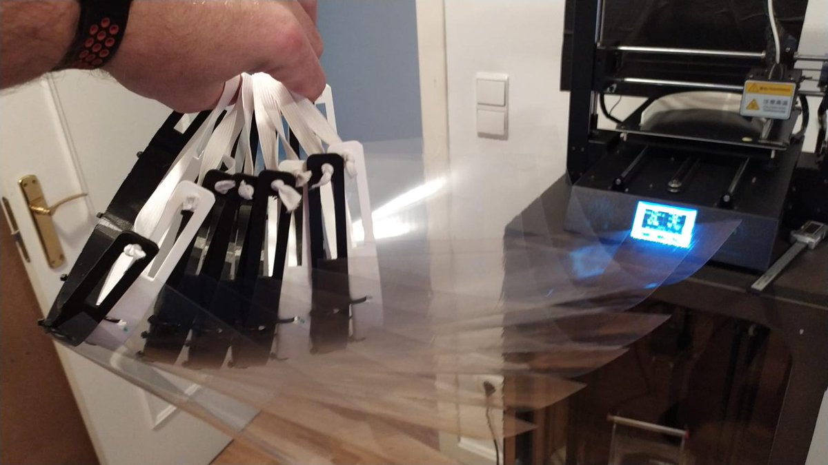 Seguimos fundiendo plástico sin parar! Ya somos mas de 250 #impresoras3D en #Aragon dando todo lo posible.
¡Que el flujo de material no cese!
lnkd.in/g3uN8k4 LosSanitariosNosNecesitan! lnkd.in/gDFb_CH
#YoMeQuedoEnCasa #JuntosSaldremosAdelante #FrenarLaCurva