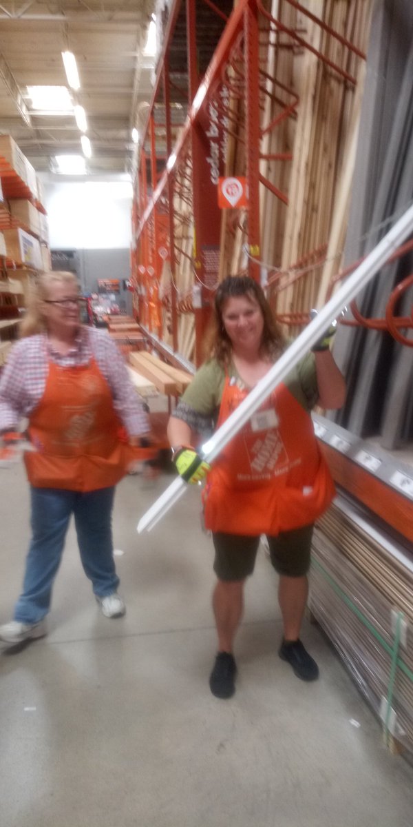0221 pulling together Jen and KJ assisting OFA's pulling orders and wearing gloves for safety way to go <a href="/KerreanT/">Kerrean Tucker</a> @SueC0221 @a_2da_j <a href="/Chris_J_Mangino/">Chris Mangino</a> @PennyPaladino @peteconnolly5
