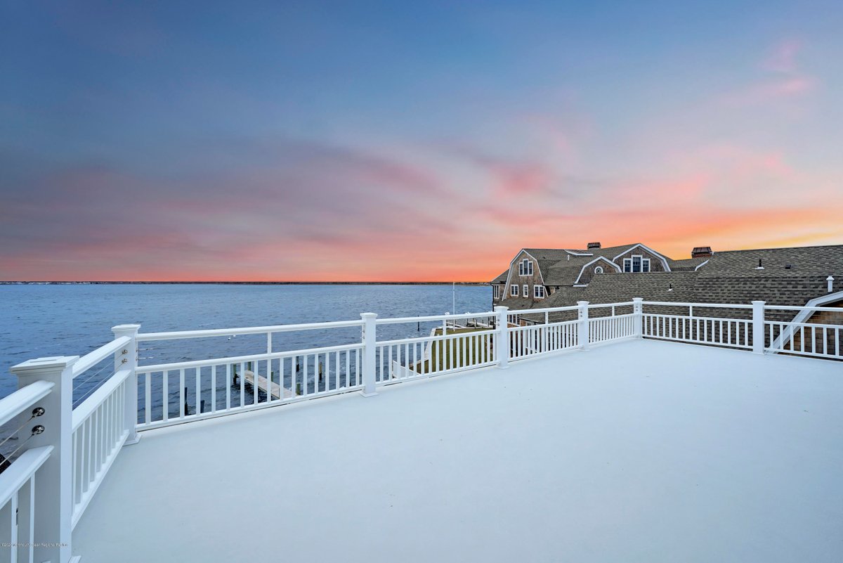 Commanding Shingle-style estate with neutral decor and fine attention to detail and technology; a large outdoor heated and electronic screened deck provides for effortless entertaining while enjoying beautiful views! Listed by @VSRealtors for $4,995,000

LuxuryRealEstate.com/3298706