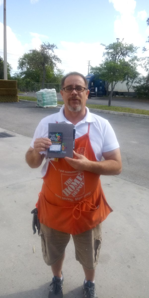 Chris from our lumber dept receives a well deserved thank you for  assisting customer with cutting blinds great team work @SueC0221 <a href="/KerreanT/">Kerrean Tucker</a> <a href="/Chris_J_Mangino/">Chris Mangino</a> @PennyPaladino
