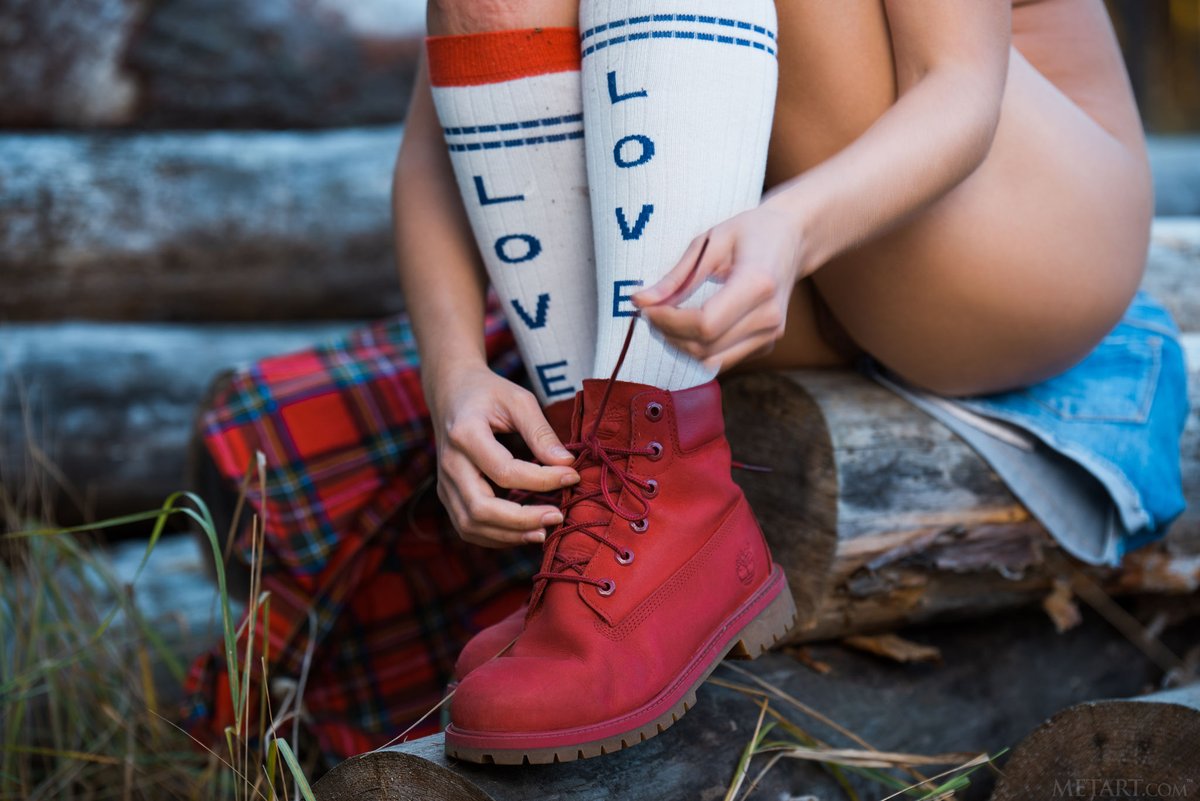junkpixxxels's tweet photo. I’m following Zelda B into the apocalypse. “Lumberjill” on @MetArt. Photos by @KarlSirmi #ZeldaB https://t.co/pdlPEYCjnN https://t.co/DuGImZHO9h