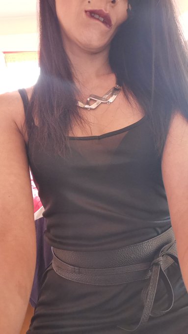 Fin de pr&eacute;paration j'arrive en diffusion... Sur @Cam4_FR  https://t.co/rj9Zy52rWk https://t.co/j59zr<a href="/tag/cam4live"class="tags"><span>#cam4live</span></a><a href="/tag/covid19"class="tags"><span>#covid19</span></a><a href="/tag/8mai2020"class="tags"><span>#8mai2020</span></a>