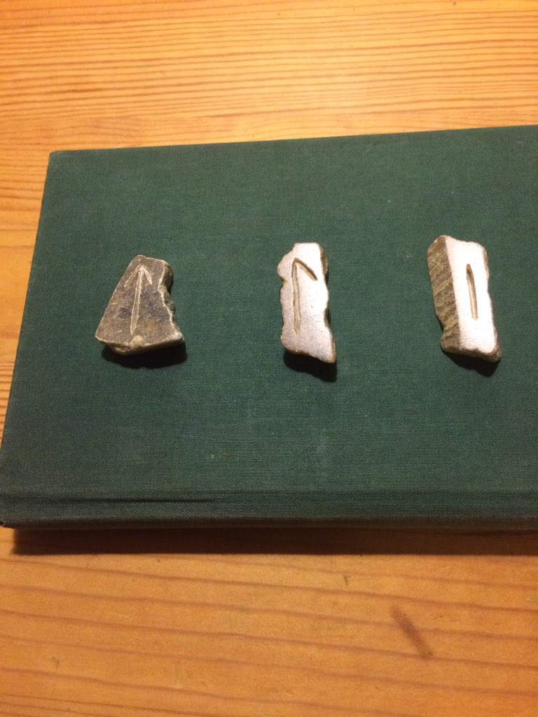 wendyevaK's tweet photo. My rune reading for the work day:
Tiewaz - Courage
Laguz - Humour
Isa - Fear
How fitting, as the first two will help dispell the fear & anxiety Iโm feeling
I donโt know what today will bring but Iโll try to be brave
#HealingRunes
#EssentialServiceWorker
#FuckAnxiety https://t.co/haK26eFNxO