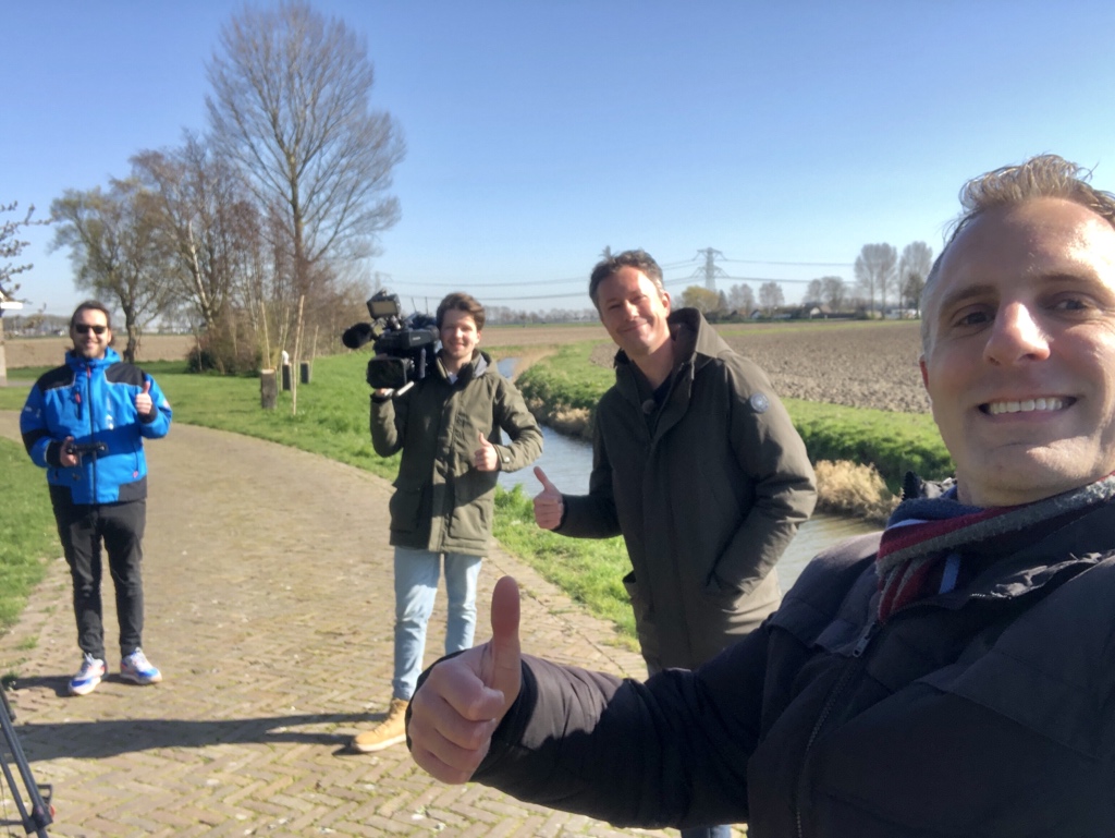 wdejager's tweet image. Opnamen maken voor item over speakerdrones in @EditieNL (vanavond vanaf 18:15 op RTL 4) - ook hier houden we 1,5 m afstand aan! #Dronewatch #Skytools