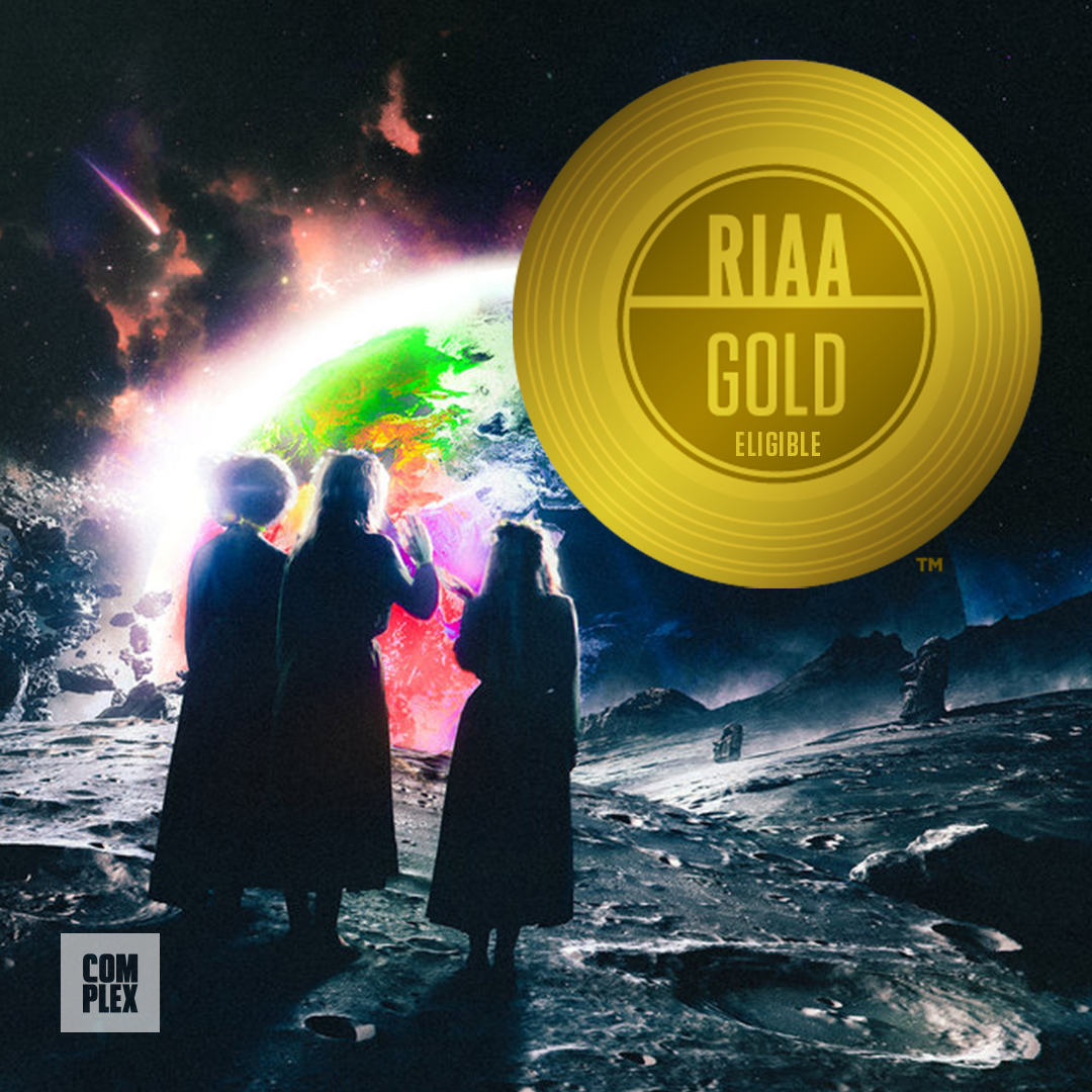 ComplexMusic's tweet photo. BACK-TO-BACK WEEKS AT #1 🏆

Off 2 weeks of sales, @LILUZIVERT's #EternalAtake is gold-eligible. https://t.co/vTDZQu5lTl