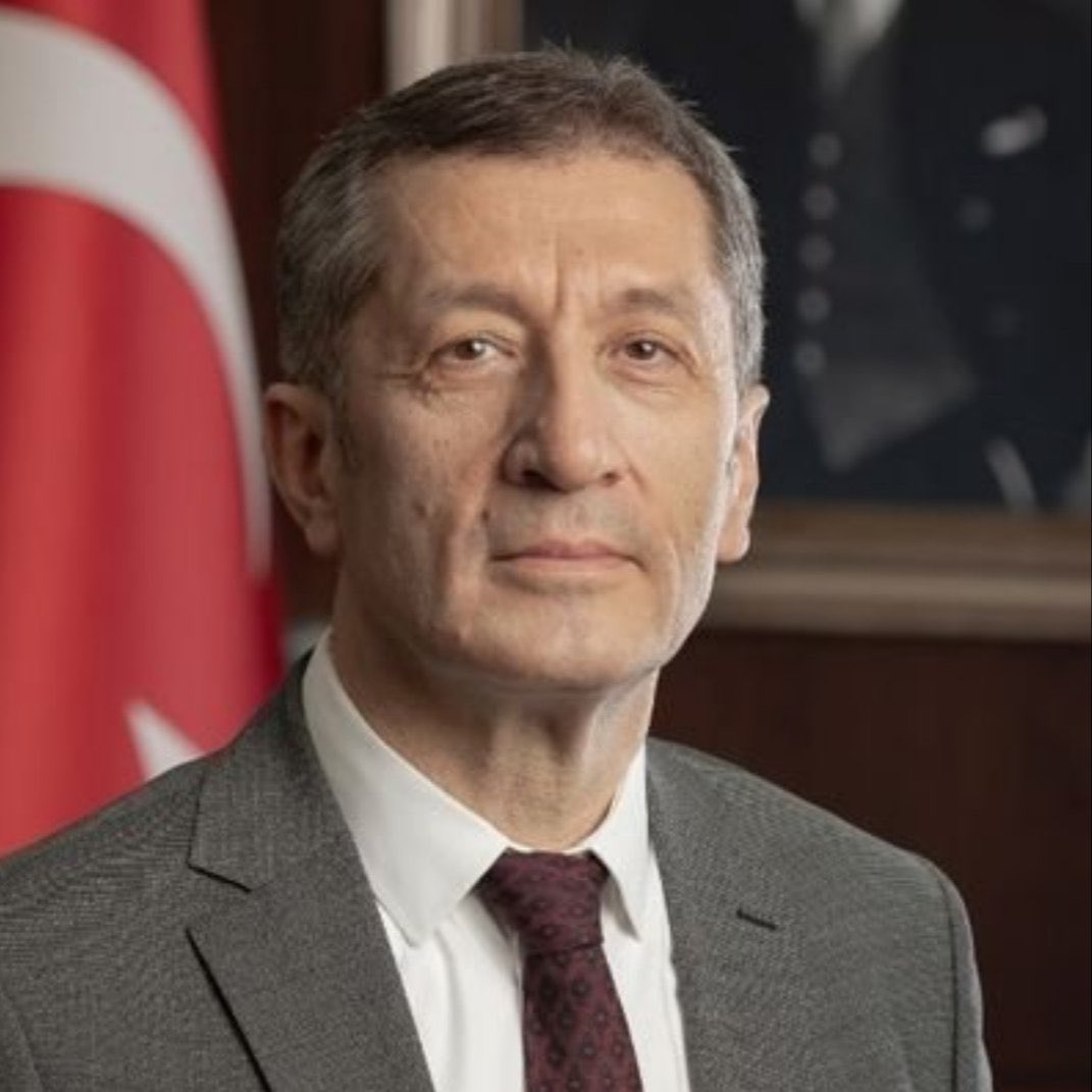 SezerOnogul's tweet photo. Sn. Milli Eğitim Bakanı @ziyaselcuk virüs ile mücadelede döneminde eğitim için uğraş verdiği için bu kadar tepki görüyor.
Bunların zihniyeti bu. DEĞİŞMEZ...
Meyve veren ağaç taşlanır bakanım 
Aklı başında olan herkes arkanızda siz bildiğinizi yapın. Her şey için teşekkürler. 🤴🏻🌠 https://t.co/0niyALjQRV