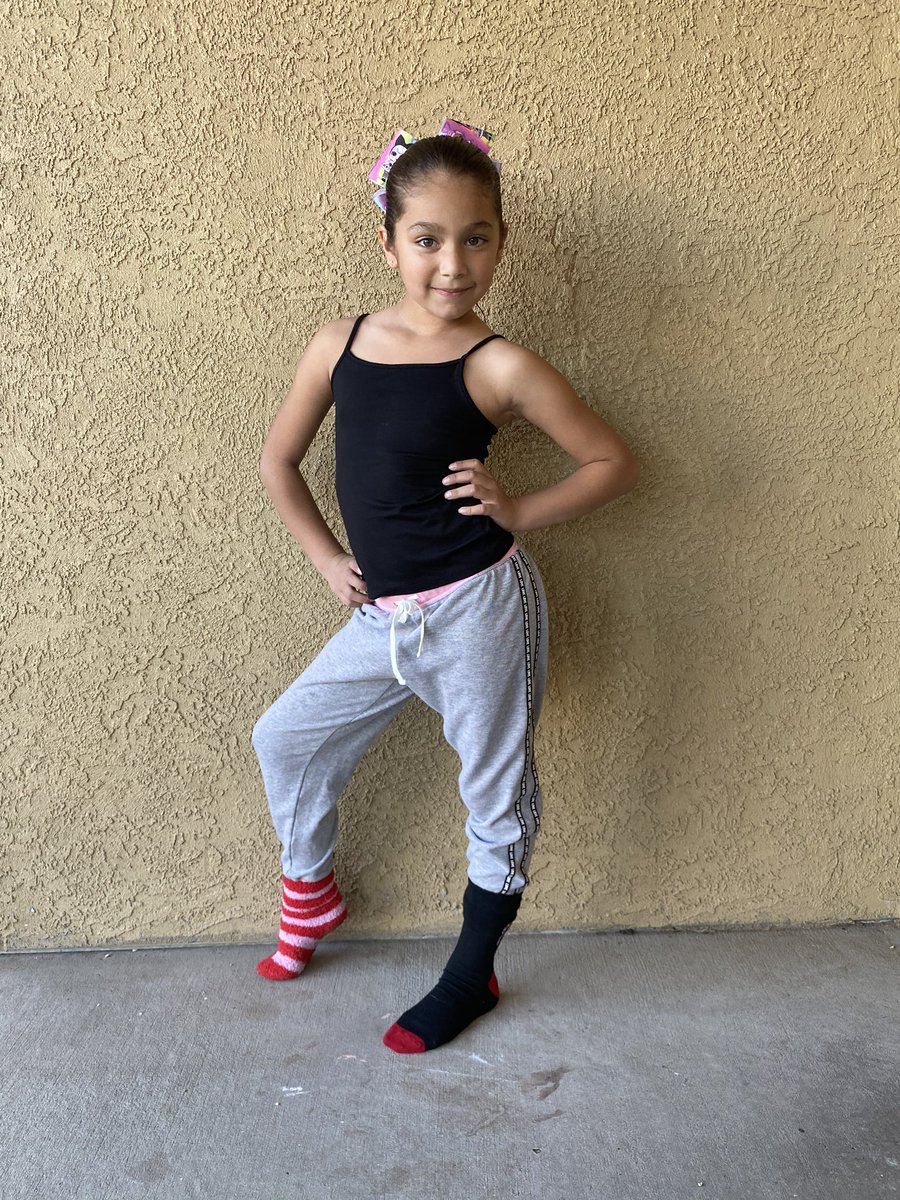 @MCooper_ES #LearningTakesFlight           Anahi Delacruz 1st grade crazy sock day at home 😊