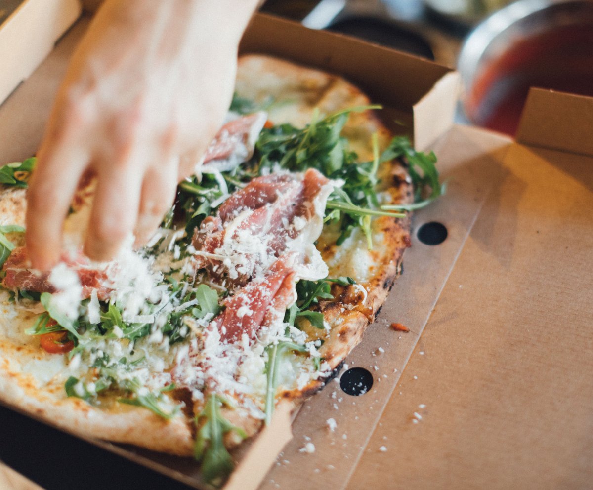 Grab a slice of the action with fresh pizza to your door 🍕🏠  
​Delivering to your local area today 👍 peterpizzeria.co.uk/takeaway/