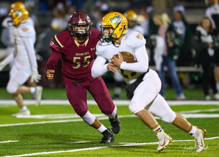 WISDBearcats's tweet photo. Day 4 of @WISDBearcats honoring our Seniors, Markos Morales has been a great 4 sport guy 🏈🏀🏋🏽‍♂️🥏while still making time to win in the classroom at @WhitesboroHS. Proud of this guy for working hard daily and hoping to see him out at a track meet and state Powerlifting meet ASAP! https://t.co/XNB1d8BzVJ
