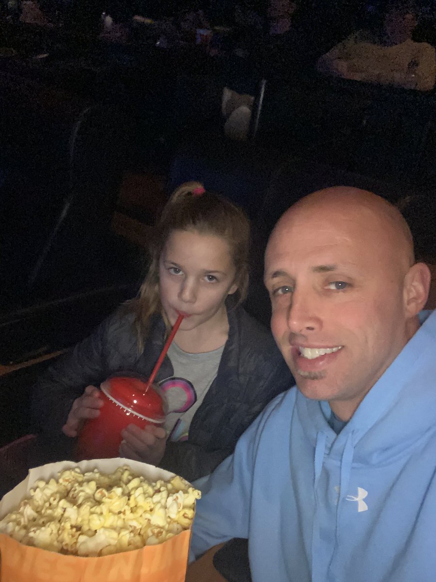 jgreens4's tweet photo. Happy Birthday to my little baller/princess. Can’t believe you are 10. #soproudofyou #iloveyou 🏀🎂🎉🎈 https://t.co/TIecrqFJn4