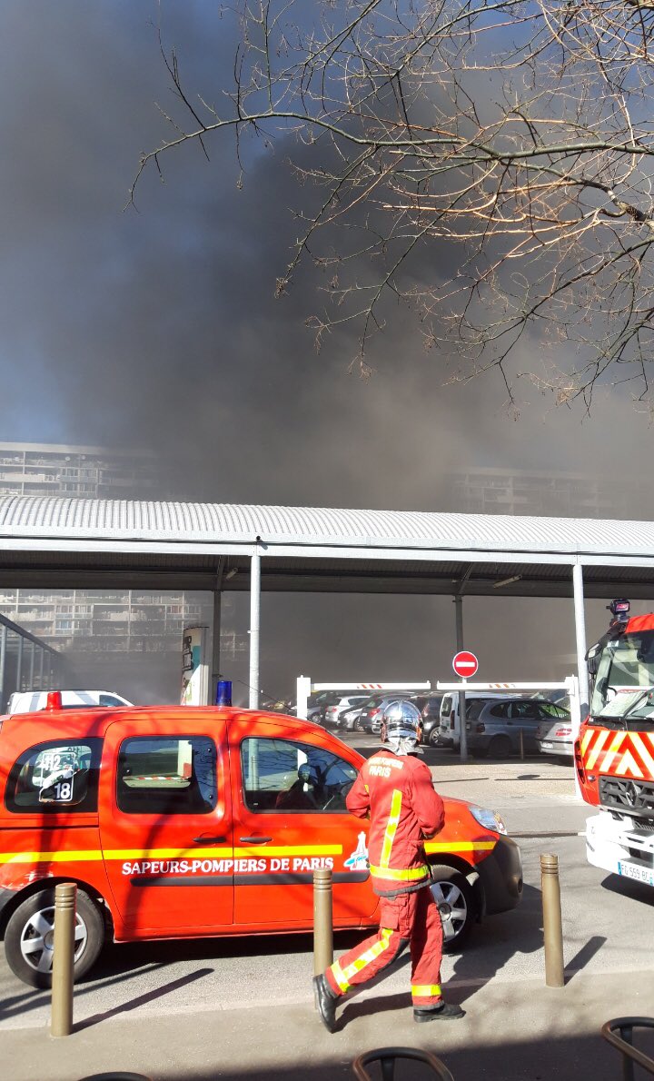 Intervention en cours pour feu de boutiques à La Courneuve
Évitez le secteur