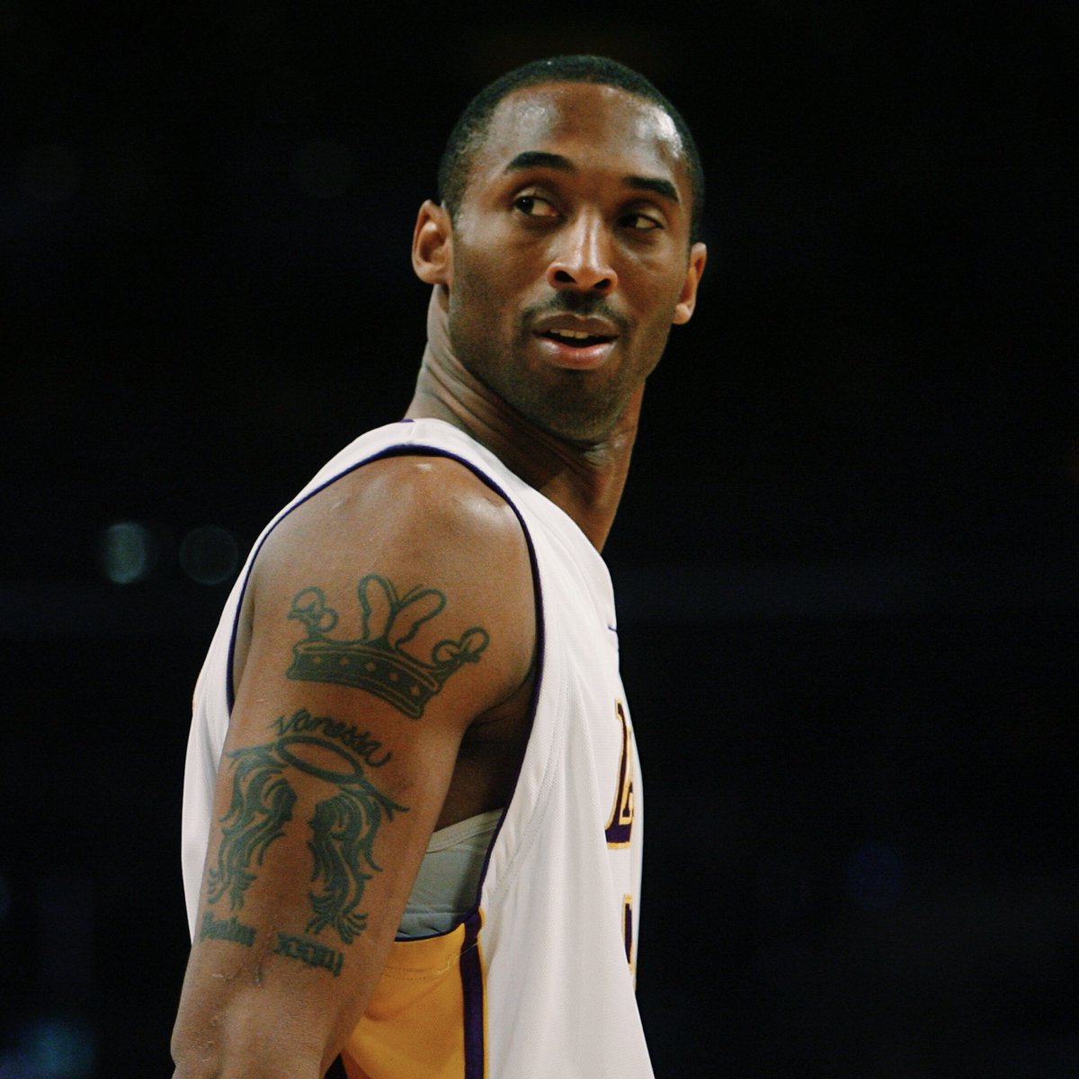 BleacherReport's tweet image. On this day in 2007, Kobe completed one of the most ridiculous scoring streaks ever.

65 PTS | 23-39 FG | W
50 PTS | 17-35 FG | W
60 PTS | 20-37 FG | W
50 PTS | 16-29 FG | W

Mamba dropped 43 PTS in a win the next game. He called it an “off night.”