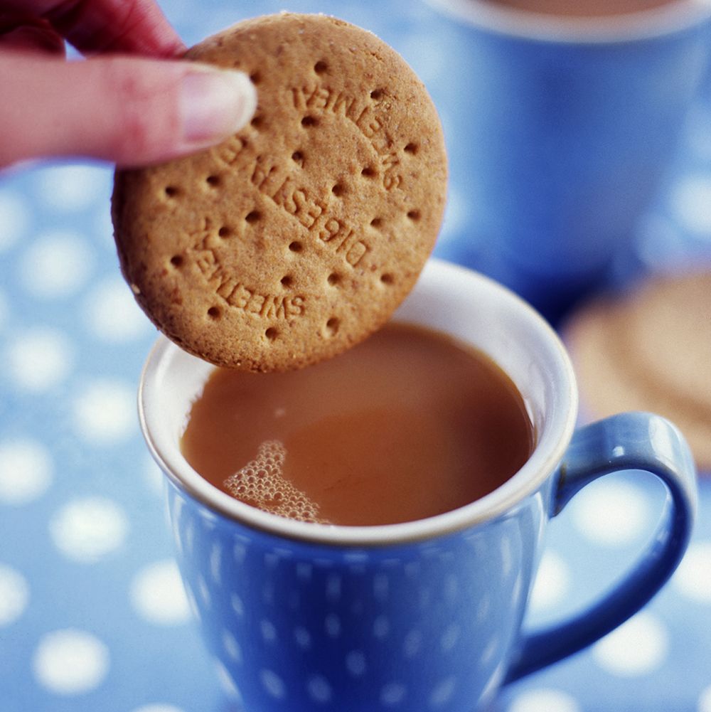 MarkMasonsHall's tweet image. It's 3pm &amp;amp; the hands are on the square which means it's time for #TeaAtThree or T@3 - a great alternative from @BarryWeigleb, Provincial Almoner of northants-huntsmark.org.uk
So raise a cuppa, grab a biccy (to dunk or not to dunk) and drink or phone to the health of absent friends.