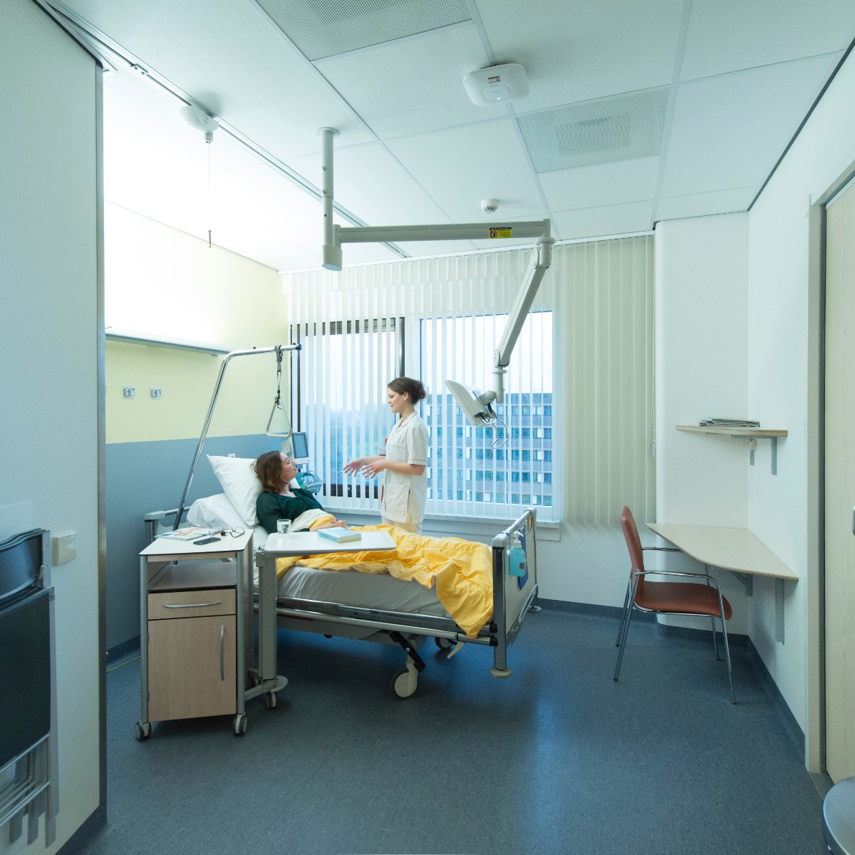 Onze patiënten mogen geen bezoek ontvangen. We gaan nu o.a. beeldbellen en voldoende leesvoer organiseren voor ze.  En we kunnen hulp gebruiken. Het opsturen van materialen mag niet vanwege Corona maar met een donatie kunnen we hetzelfde bereiken! vieami.nl/doneren Rt=lief!