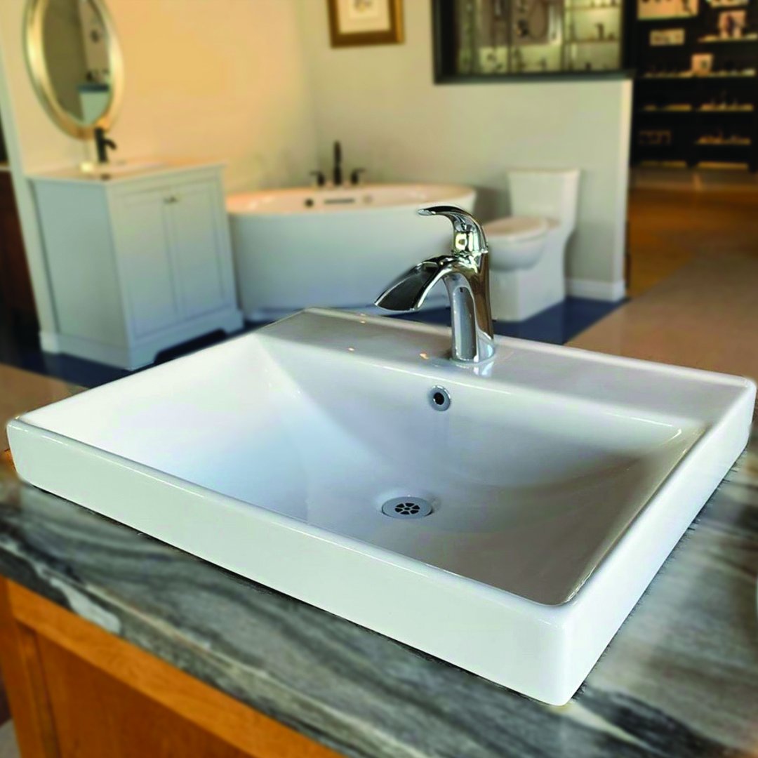 Keep your hands clean by washing them in our beautiful new semi-recessed vessel sink!

Photo cred: @ensuitemountpearl

Check out #MainlineCollection new Vitreous China
#pottery #vitreouschina #mainlinemonday #washyourhands #bathroom #sink #vesselsink
