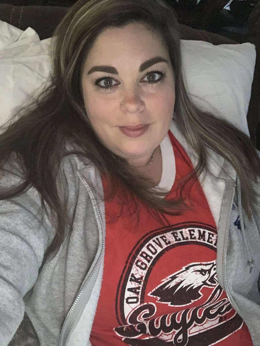 MrsJillMcNally's tweet image. Rocking my OGES apparel today and getting some kitty snuggles in. #OGESfam @OGESeagles @mgrant_ils