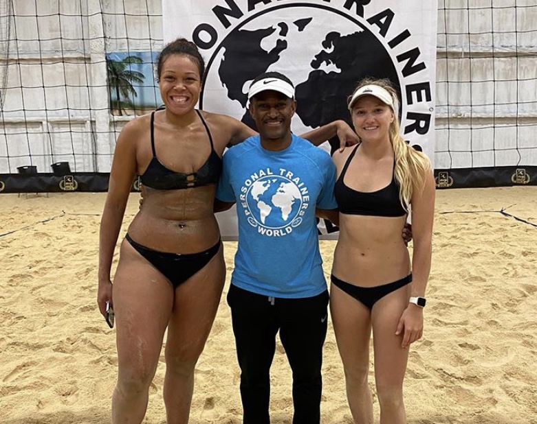 . <a href="/corinnequiggle/">Corinne</a> , <a href="/FalynFonoimoana/">Falyn Fonoimoana</a> continue win streak with victory at <a href="/AVPNext/">AVPNext</a> Cincinnati, earning bid for <a href="/avpbeach/">AVP</a> New York; <a href="/_dbudinger/">Duncan  Budinger</a> , Daniel Dalanhese win men's bid: volleyballmag.com/quiggle-fonoim…