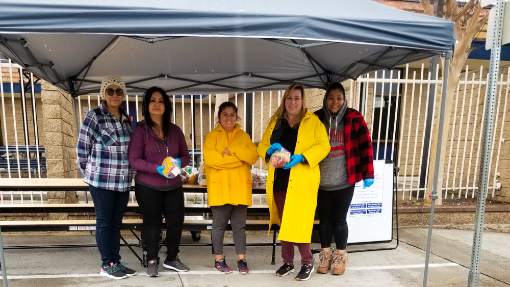 Although campuses are closed, #PYLUSD is committed to serving breakfast &amp; lunch meals to all children. Our grab-and-go meal service could not be made possible without the dedicated work of our Nutrition Services team!! ❤️🍎 Help us give them a virtual round of applause!! 👏👏