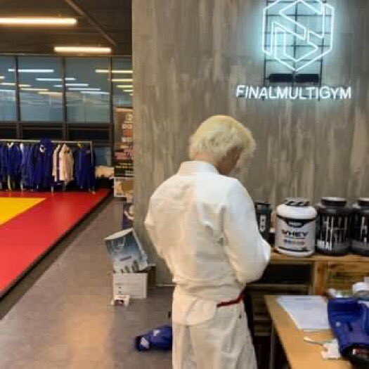 BIYONDHAPPY's tweet photo. 200323 gimpojudo IG update on receiving 500 masks from @still131fan 🥺❤️ (The last 2 pics was taken last year when Hanbin went to the gym for judo~) #HANBIN #김한빈 #비아이 #金韩彬 https://t.co/FFZmapc2zr