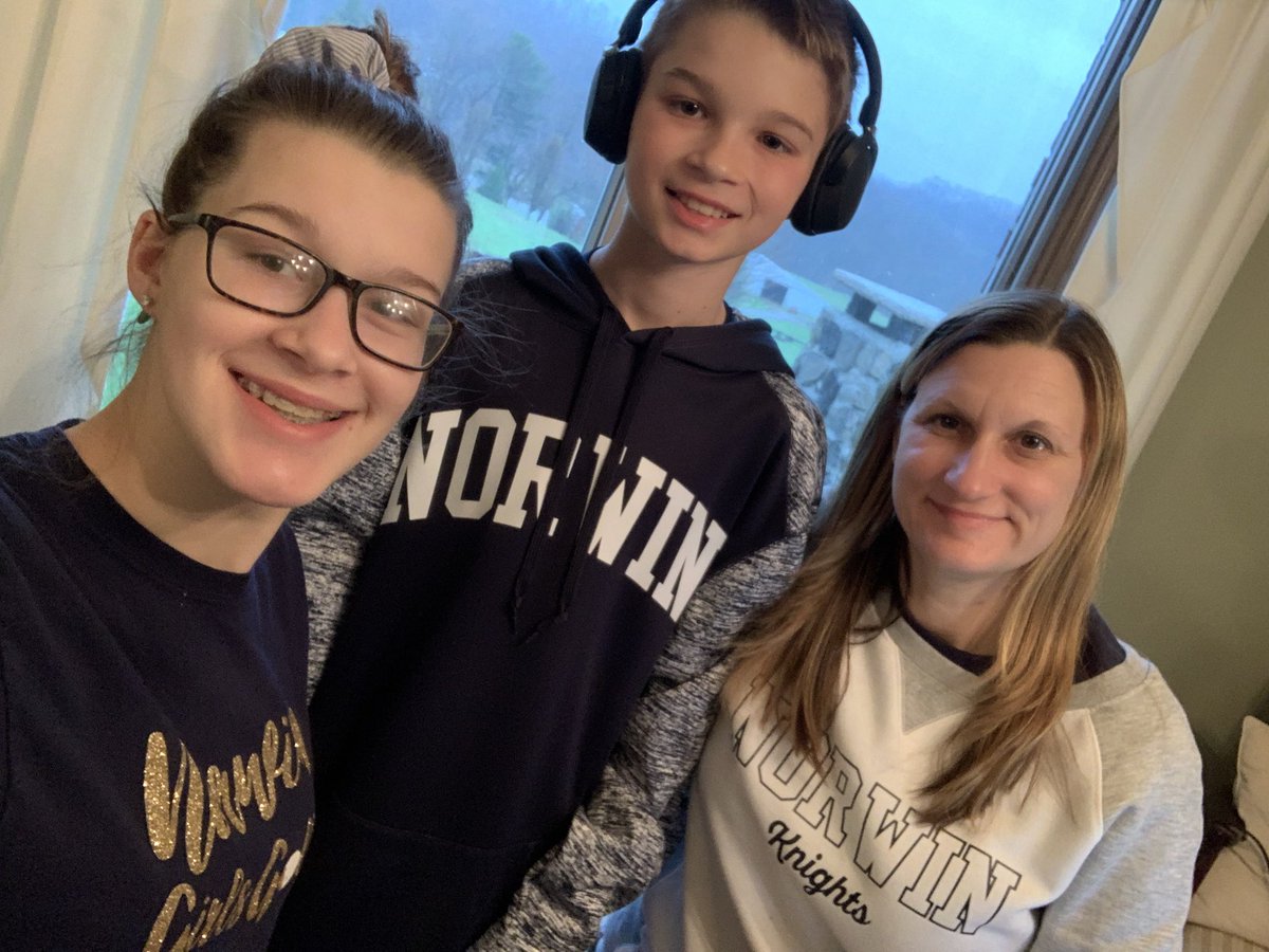 KnouseKim's tweet photo. #NorwinVirtualSpiritWeek at the Knouse House! @NorwinSD https://t.co/yjcd5jO4Q7