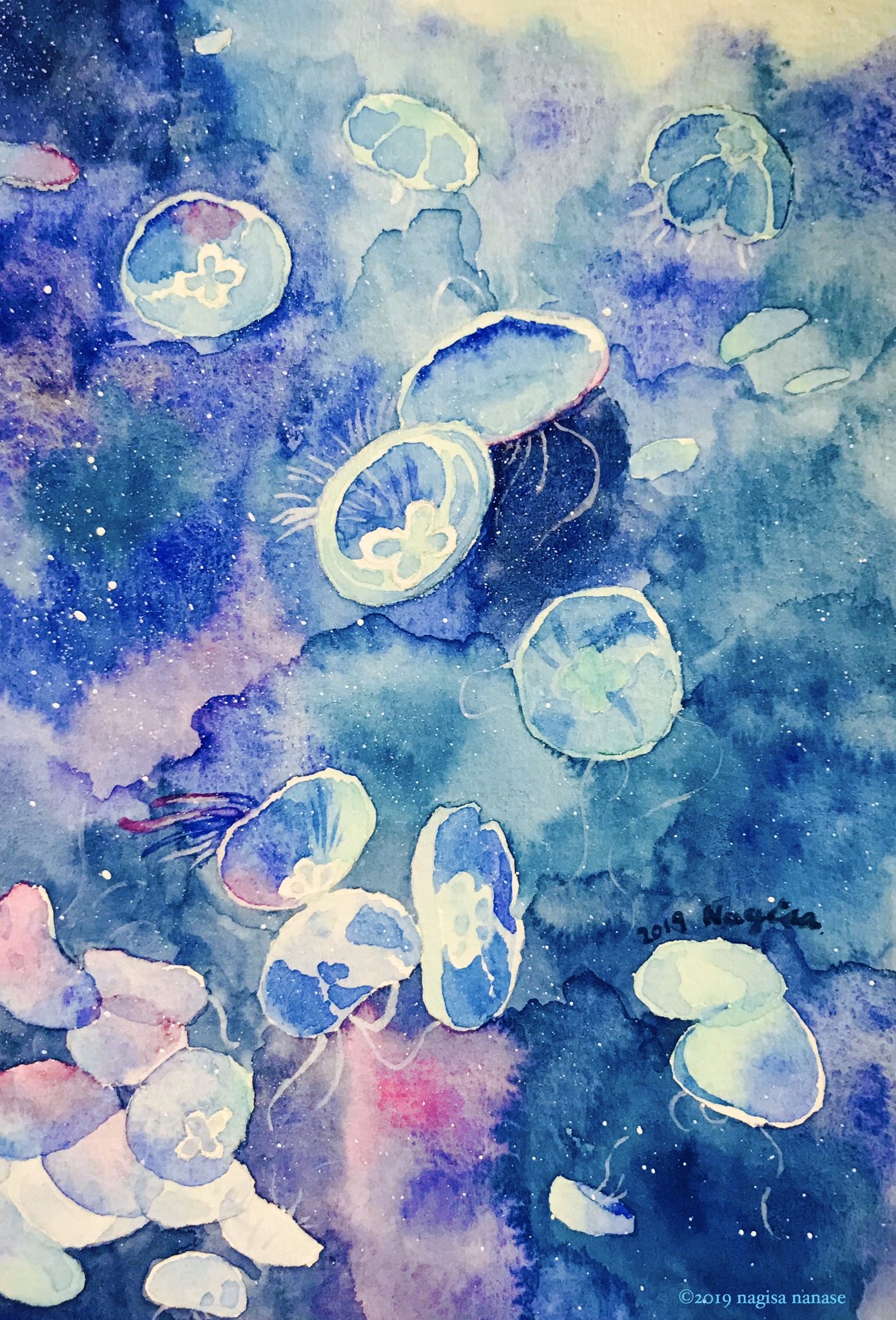 Nagisa Nanase 七瀬渚 イラスト 小説 展覧会 渚と空のミュージアム 皆様 いつもありがとうございます ゆっくりと休めるよう願いを込めて海月さんたちを置いておきます ふわふわ 19年過去絵 海月 T Co B56u37vc7n Twitter