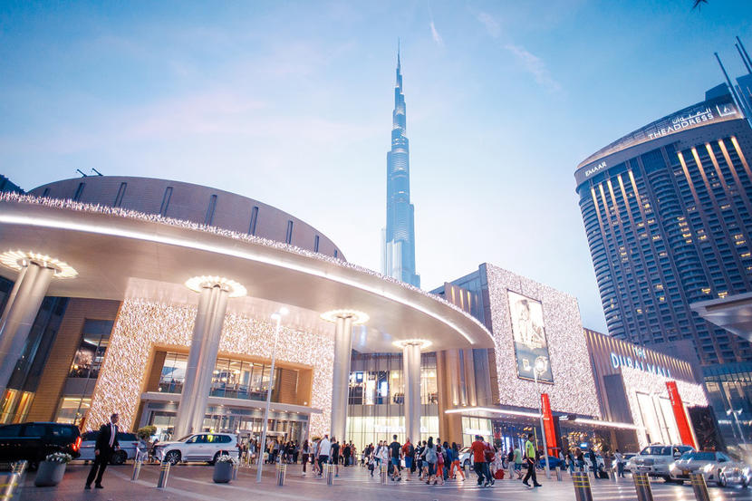 yevgenbrasil's tweet photo. En Dubái se encuentra el centro comercial mas grande del mundo, el increíble Dubai Mall. Un espacio de más de 502.000 metros cuadrados. En él puedes encontrar espacios ambientados como si fueran un zoco, un centro médico, un acuario y hasta una pista de hielo. #1GIATporelmundo https://t.co/DvAKPBV9GH