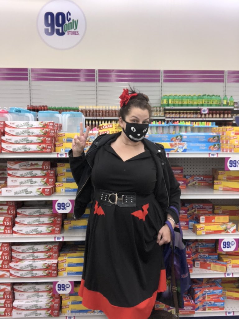 Devilyn Redd on X: I'm determined to make this new facemask thing look  fashionable... t.coaNYPTSxbXf  X