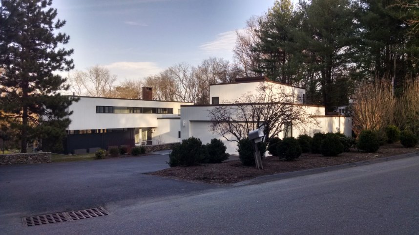 it's all very inspiring and whathaveyou and listed out the wazoo: but a more surprising and pleasing listing is the little Lexington suburb of Six Moon Hill, designed by the Boston firm The Architects Collaborative, a fascinating group of eight architects, some of whom lived here