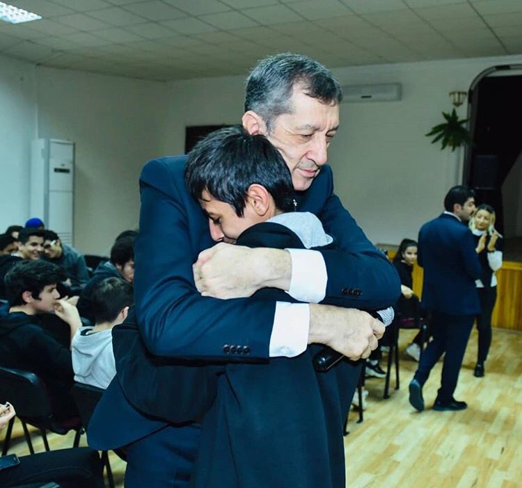 #ZiyaSelçukİyikiVarsın

Tüm öğretmenler olarak fikirleriyle, duruşuyla, eğitimimize yeni bir soluk getiren, öğretmenlerin gönlünde taht kuran Sn Bakanımızın her daim yanındayız.

<a href="/ziyaselcuk/">Ziya Selçuk</a>