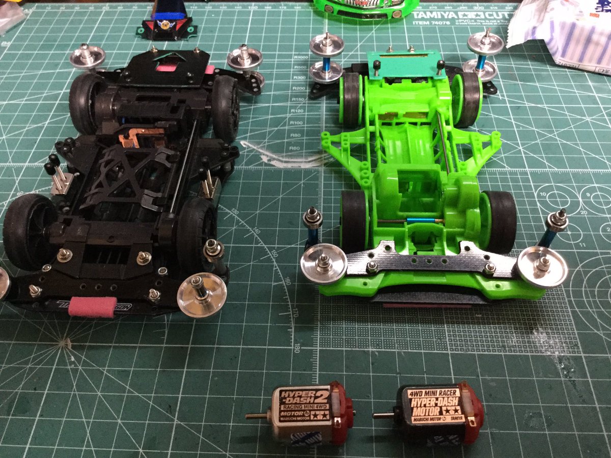 Kenvo Twitter પર 今日も筑紫野で研修だったので 帰りにミニ四駆カフェ バー4 4さんへ 前回学習したので強度はバッチリ しかし 悲しいことにハイパーダッシュ1 2の両モーターが同時に寿命を迎える ここまでよくもってくれたもんだと褒めてあげたい