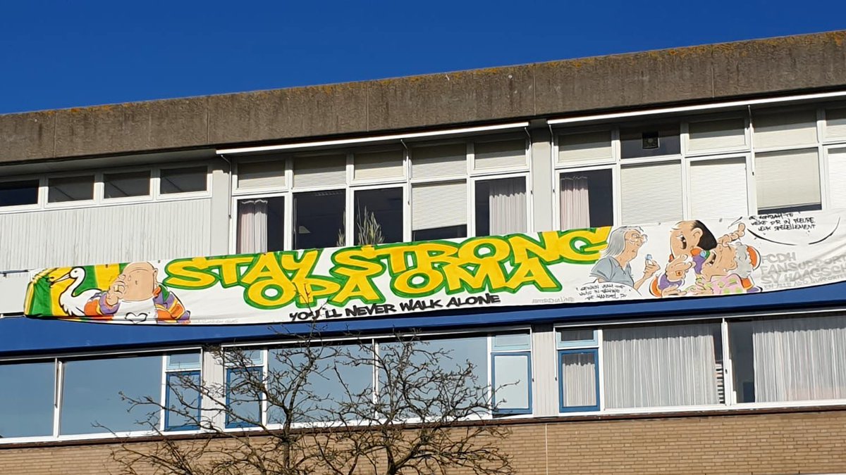 Namens de supportersgroepen Fansupport, FCDH, SV Haagsche Bluf en ADO Den Haag wordt er een spandoekenronde gedaan langs verzorgingshuizen om ouderen in deze lastige tijd te steunen! Te beginnen met de WZH-locatie Sammersbrug 👏

Stay strong, opa en oma! 💛💚

#OnzeTrots