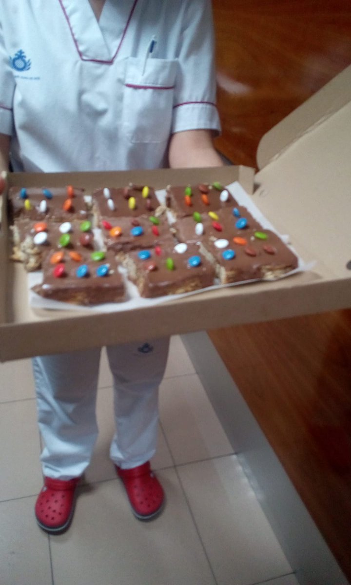 El grupo #larrumba ha hecho llegar estas tartas al #hospitalsanrafaeldemadrid para dar ánimo a TODO nuestro personal. Muchas gracias!!  #JuntosSaldremosAdelante #EsteVirusLoParamosUnidos #CoronavirusESP #COVID19 #solidaridad