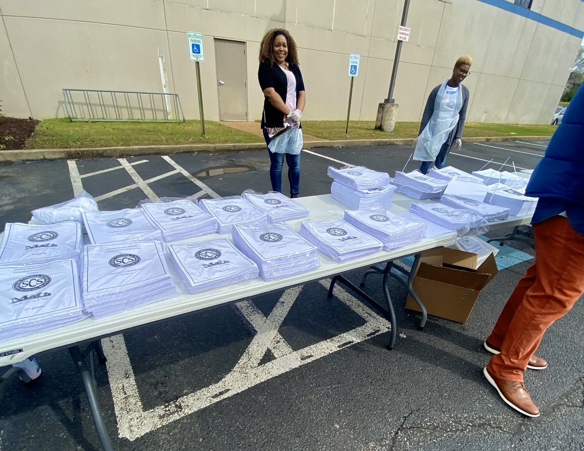 MSCSK12's tweet photo. Pick-up sites are open until 1! Thank you to @YMCAMemphis for helping feed our children. ❤️ Learning guides are available Mondays and Tuesdays (Thanks, @IntlPaperCo!) These are reserved for those without internet access.
More instructional and food info: https://t.co/6F2GDwZYfN https://t.co/9FL5rzZ2W0