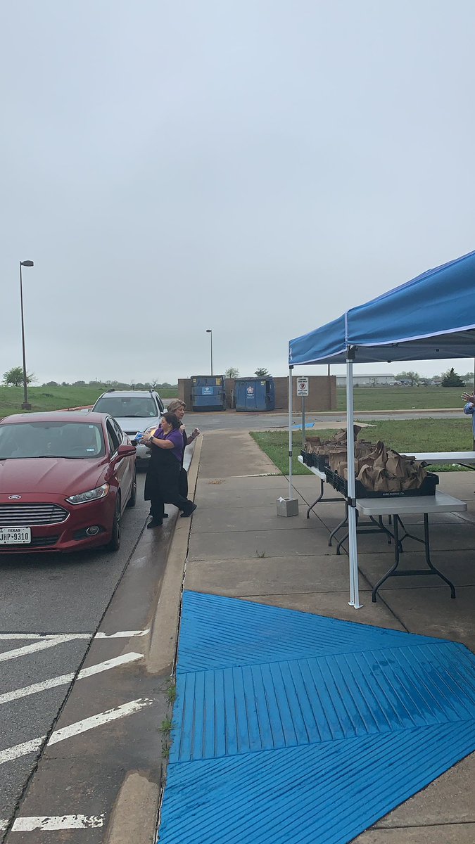 At LES! thanks to this crew for their hard work, passing out breakfast and lunches.