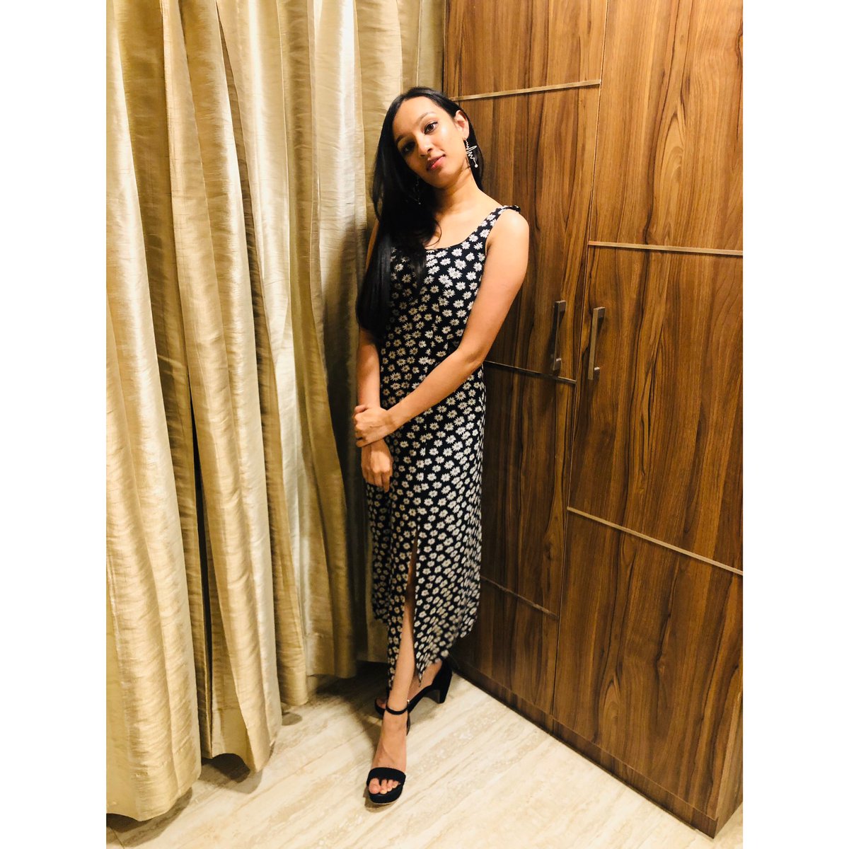 chandana_nag's tweet photo. 'Cause darling I'm a nightmare dressed like a daydream ๐๐ต
#birthday #latepost #clichecaption
Photo by @nkurien97 https://t.co/8VNJZt9Aak