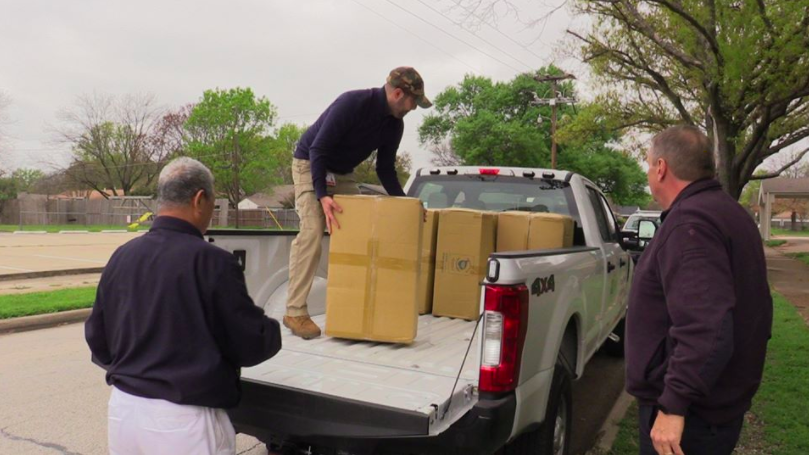 TzuChiNY's tweet photo. To comfort #DallasTX’ homeless, we provided 400 #DAAITech eco-blankets to those a temp shelter at Kay Bailey Hutchinson Convention Center. We’re proud of our partnership with @DallasOEM to serve our community amid the #COVID19 crisis. Help us #DoMore: https://t.co/YuaRVRME7O https://t.co/DiJOsnH8sD