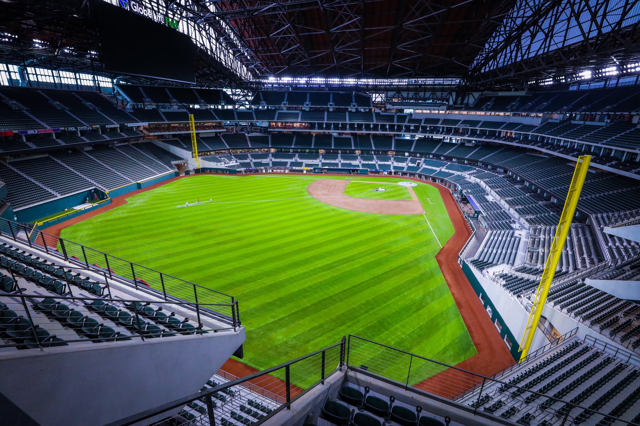 Globe life field stadium concert. глоб лайф филд (арлингтон). Global life field. ламбо филд стадион. концерт на стадионе.