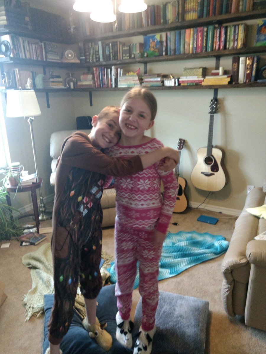 MVElementary's tweet photo. More fun from PJ day! Parent sent these pics via email. #mvesspirit #summitmv @MVR5Schools https://t.co/ZzUwK0oN6w