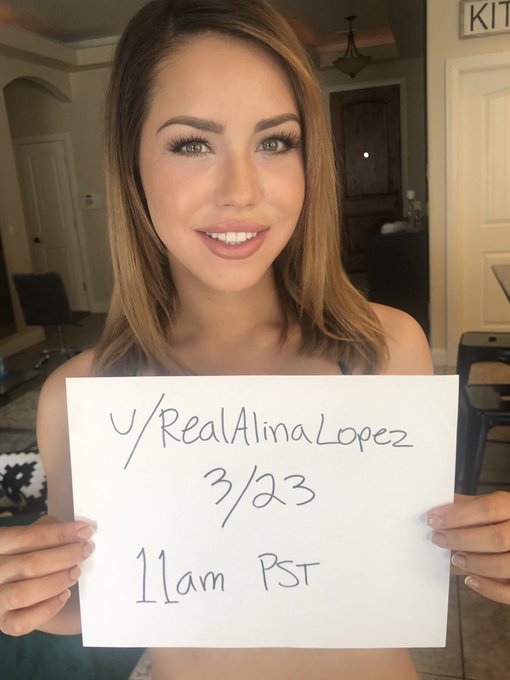 I’m doing an AMA (ask me anything) on Reddit at 11am PST today!!! https://t.co/UYdb0nFd7R