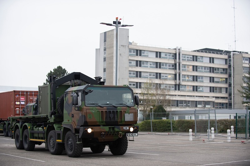 L'<a href="/armeedeterre/">Armée de Terre</a> lutte contre le #COVID19🦠en coordination avec <a href="/santearmees/">SantéArmées</a>. Mise en place d'un #EMR à #Mulhouse.

👉 defense.gouv.fr/terre/actu-ter…