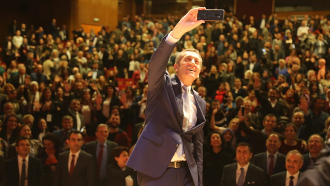 Milli Eğitim Bakanımız Sn.Ziya SELÇUK,eğitime kattığınız değer için tüm meslektaşlarım adına şükranlarımı sunuyorum.
İyi ki varsınız.
#ZiyaSelçukİyikiVar  #ZiyaSelcukİyikiVarsın