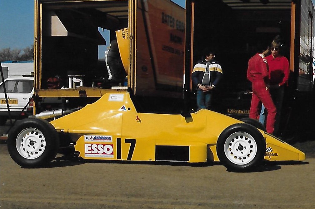 alan_auto19's tweet photo. FF 1600 cars of the late 1980's #VanDiemen #RF87, #Ray #88F and #Reynard #F89 in the paddock @Oulton_Park.

@ff1600website @HoFF1600 @BRSCCFF1600Nor 
@brsccff1600nat #minister #scholar #aldon #auriga https://t.co/sSrSPsPupq