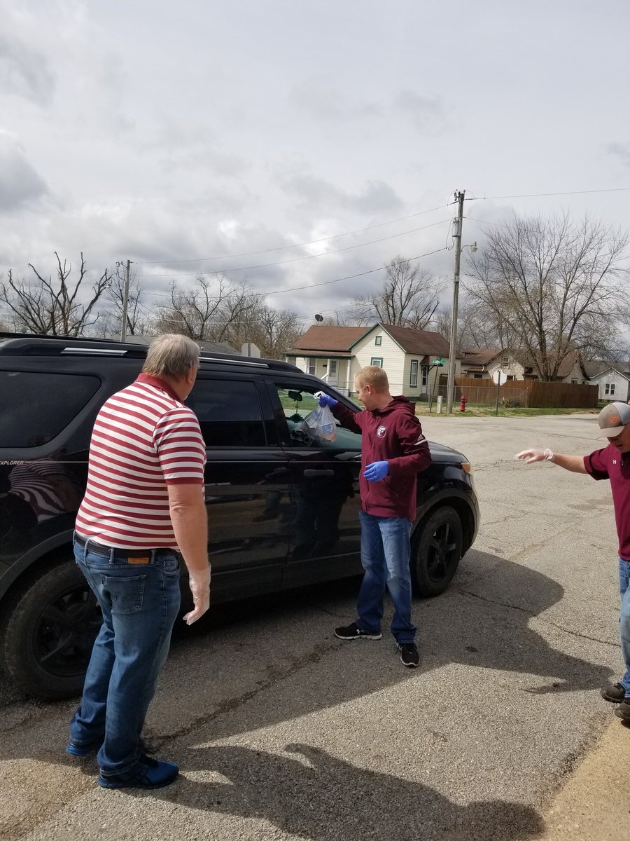 Busy distributing meals at the elementary school. Close to 200 meals handed out this morning. Back here on Wednesday. Times on Wednesday for meal and packet distribution will be 11:00 am to 12:30 pm.