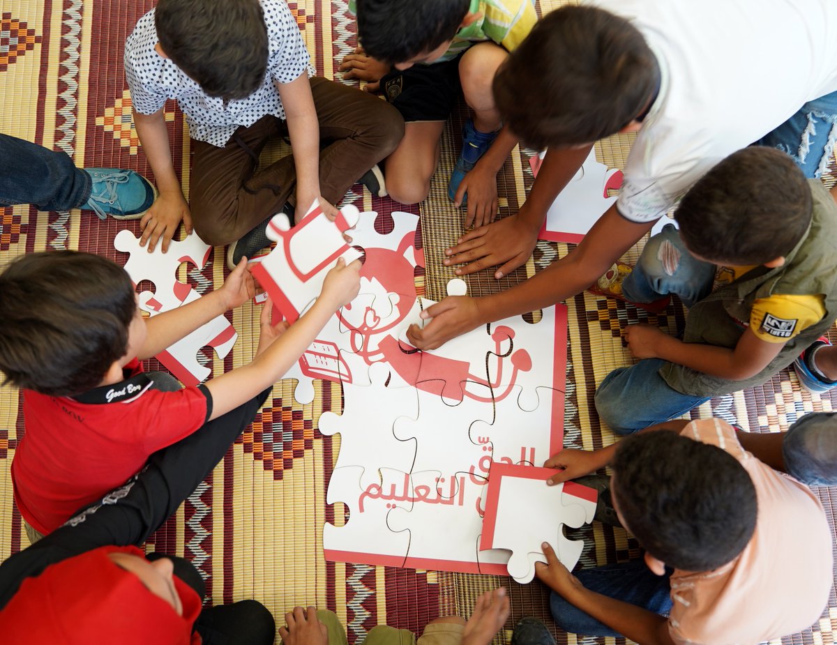 UNICEFLebanon's tweet photo. #خلّيك_بالبيت وابذل قصارى جهدك للحفاظ على نمط حياة صحي: النظام الغذائي المناسب والنوم وممارسة الرياضة والتواصل الاجتماعي مع أحبائك عبر البريد الإلكتروني والهاتف. https://t.co/dIgTi9EPfX