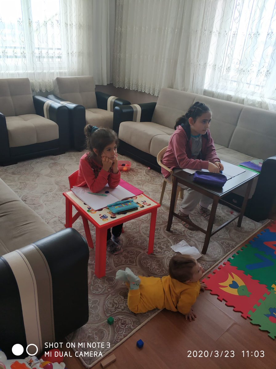 MuslumeAli's tweet photo. Uzaktan eğitimin ilk gününde öğrencilerimiz ekran başındaydı, sevgili öğrenciler sizleri çok seviyoruz, lütfen evde kalınız ve motivasyonunuzu düşürmeyiniz, sağlıklı olun sağlıklı kalın. https://t.co/TZNO1b1IxA