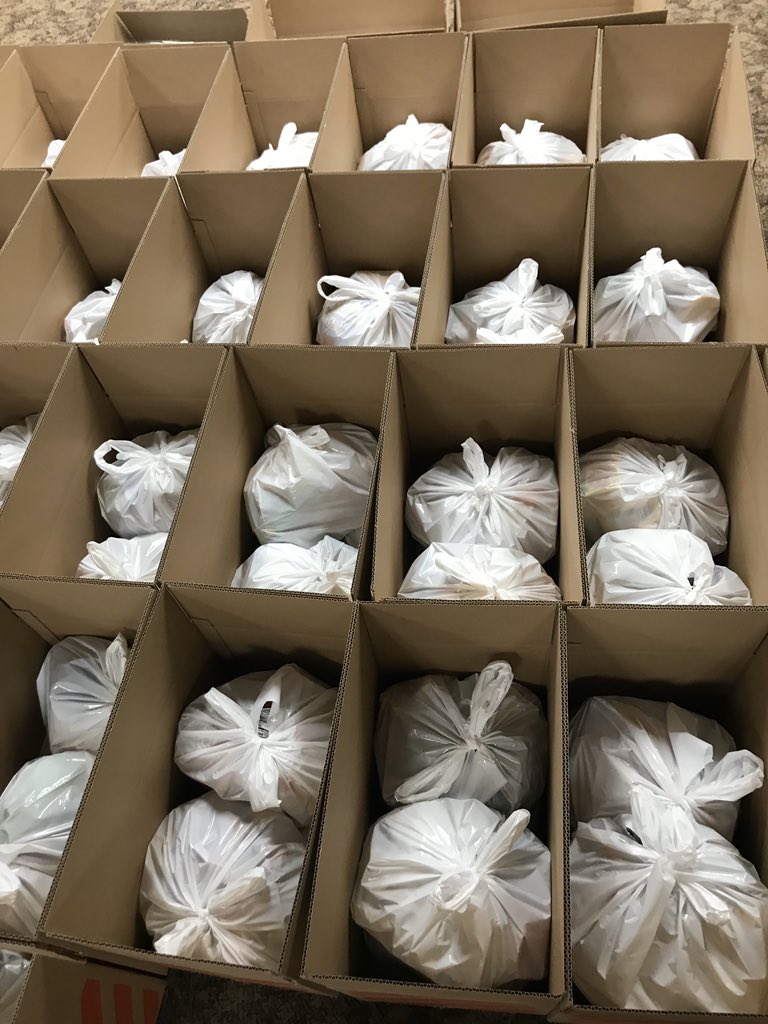 cooperlearns's tweet photo. ATTN @MasonSchools Families: MCS is on #SpringBreak this week &amp; we have been blessed w/ amazing community partners ready to provide family meal kits to families in need. Please stop by &amp; pick up a family meal kit at Christ Church (MasonMontgomeryRd) TONIGHT 5-7 PM- Please RT https://t.co/vzkBpiyyed