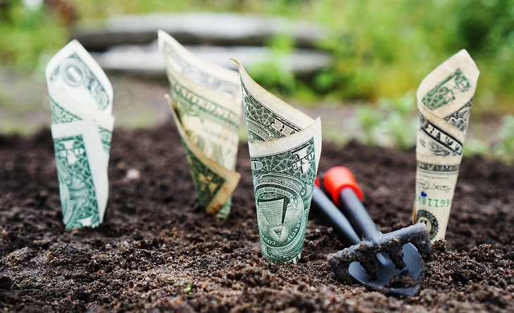 4/10 According to  @CytonnInvest, Money Market Funds are god investment vehicles at the moment given their short-term with little risk for investors. Here is more to help you out  https://bit.ly/36JX29f&q...   #SokoNews   #GoCashlessWithCMMF