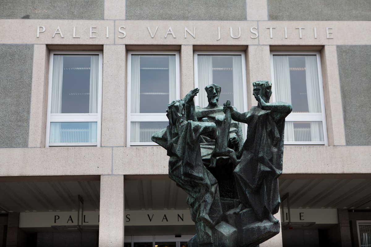 Vanaf heden neemt de rechtbank weer #familiezaken in. Als de omstandigheden het toelaten kunnen zeer urgente en urgente #familierechtzaken weer aan de rechter worden voorgelegd. dekempenaer.nl/kennis/vanaf-d…