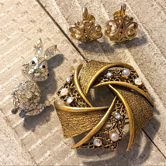 next_treasure's tweet photo. So good I had to share! Check out all the items I'm loving on @Poshmarkapp #poshmark #fashion #style #shopmycloset: https://t.co/EPtQNcygpv https://t.co/qL3TrQuBbK
